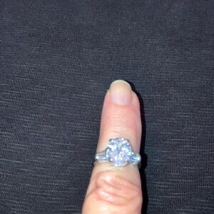 New sterling oval stone ring w/baguettes. Size 6.